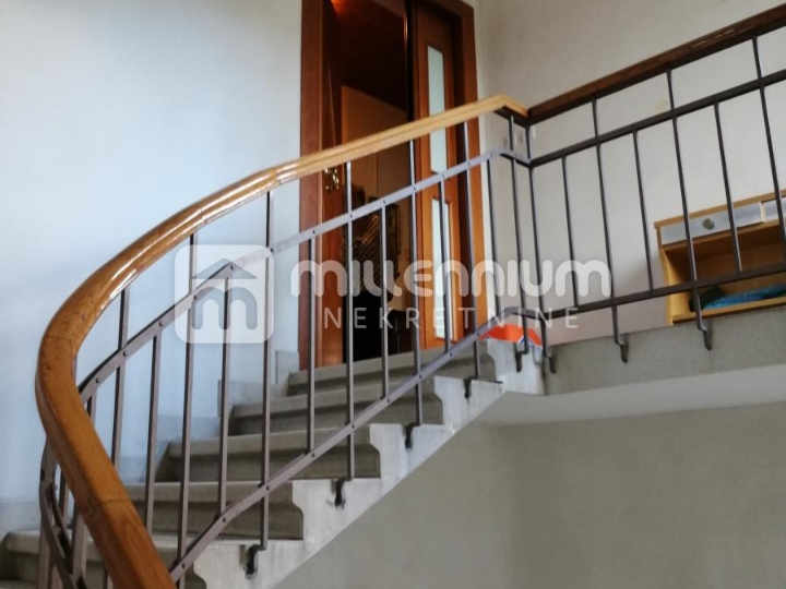 Kozala, 244.24m2, dvoetažni stan s 5 balkona