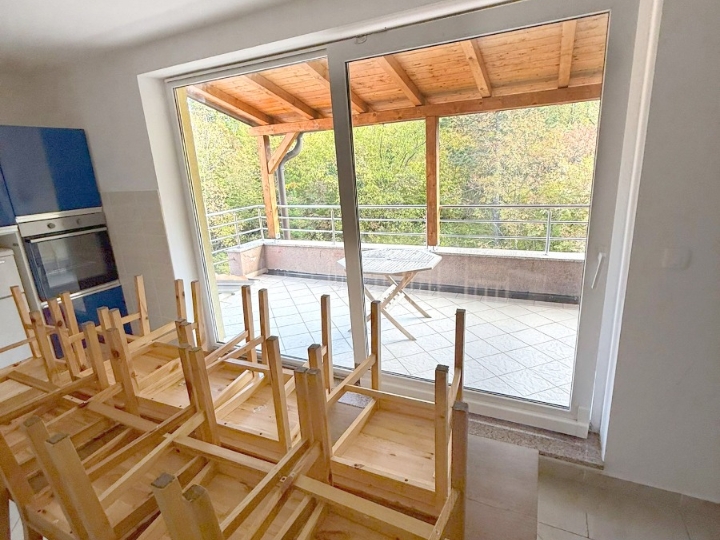 Kastav, stan 250 m2, za 15 radnika