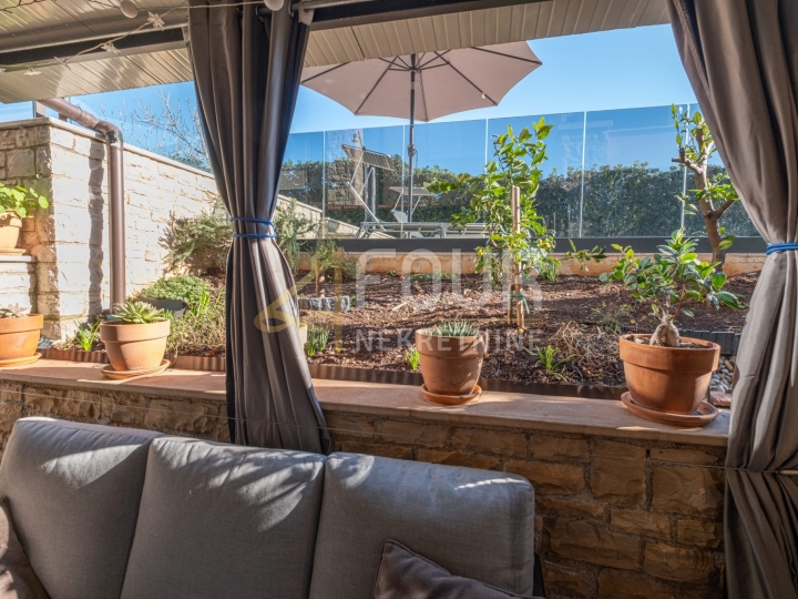 Istra, Medulin, 2S + DB, terasa