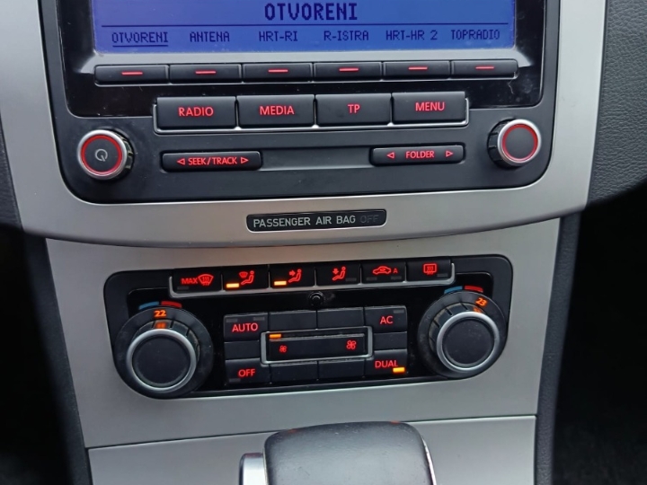 VW Passat Variant 2.0 TDI DSG 2010.