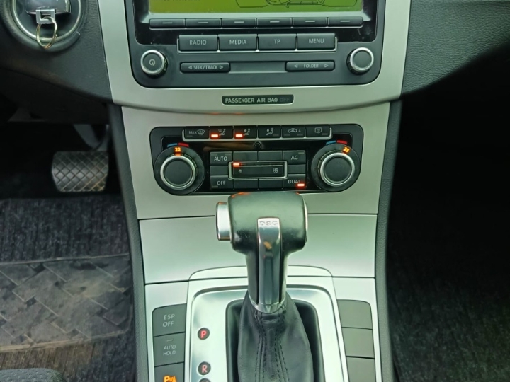 VW Passat Variant 2.0 TDI DSG 2010.