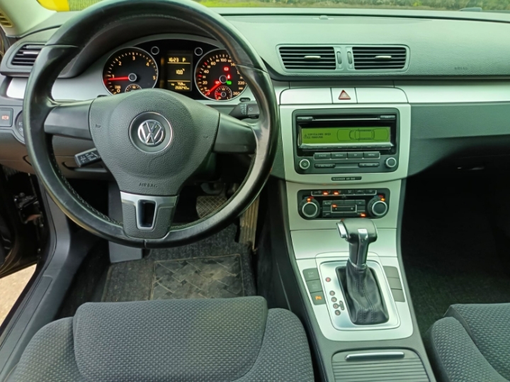 VW Passat Variant 2.0 TDI DSG 2010.