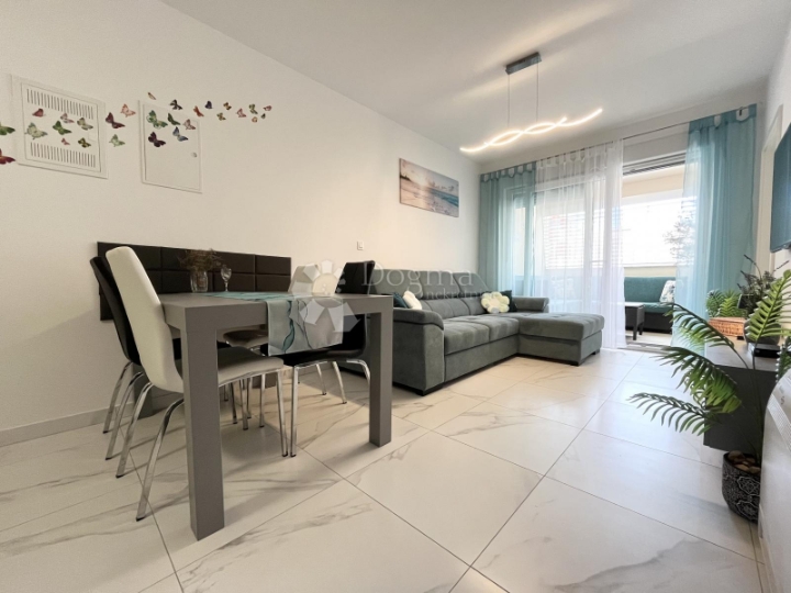 Umag, novi potpuno namješten stan na top lokaciji