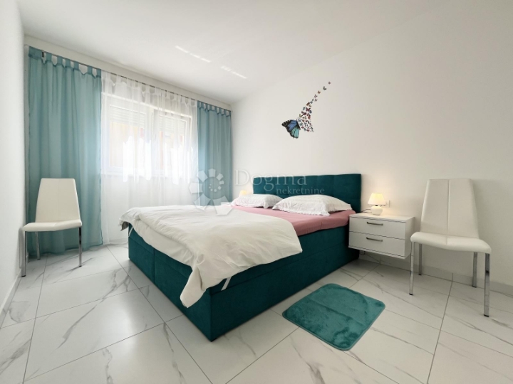 Umag, novi potpuno namješten stan na top lokaciji