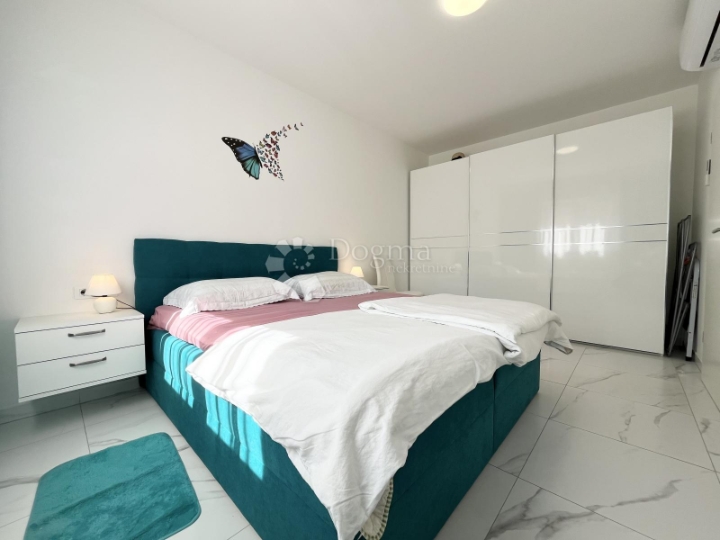 Umag, novi potpuno namješten stan na top lokaciji