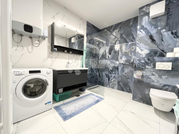 Umag, novi potpuno namješten stan na top lokaciji