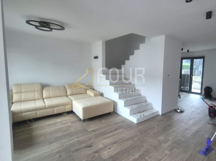 Kastav, novoadaptirana kuća u nizu, 120m2, okućnica