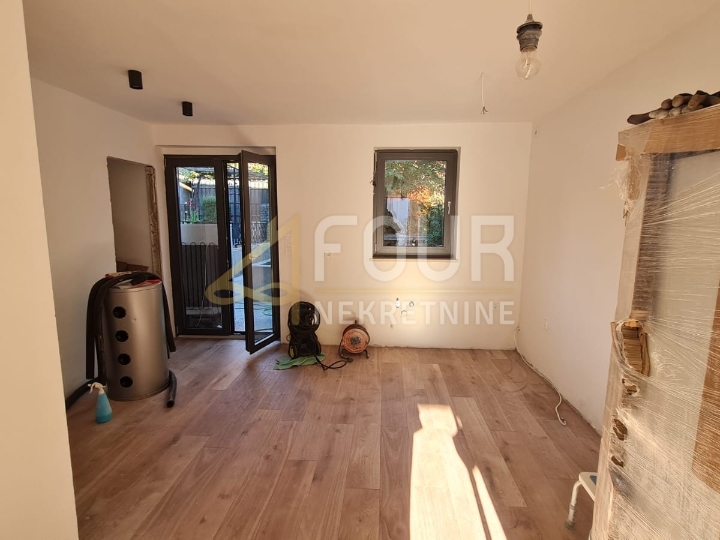 Kastav, novoadaptirana kuća u nizu, 120m2, okućnica