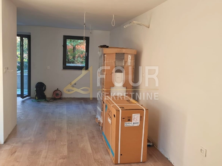 Kastav, novoadaptirana kuća u nizu, 120m2, okućnica