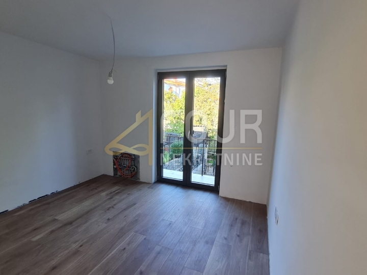 Kastav, novoadaptirana kuća u nizu, 120m2, okućnica