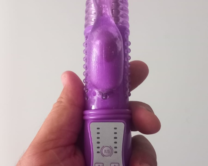 Vibrator i vagina, nikad korišteno