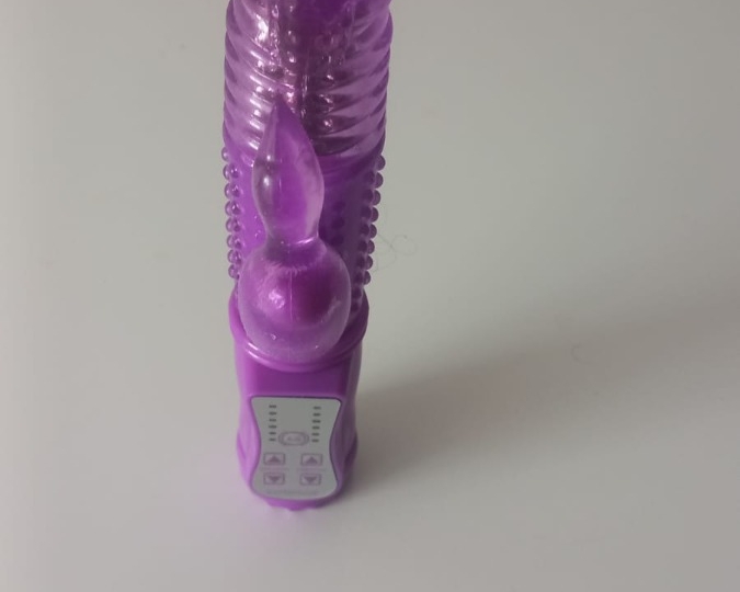 Vibrator i vagina, nikad korišteno