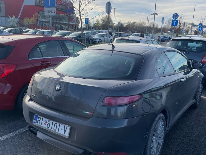 Hitno prodajem Alfu GT 2007. god. reg.