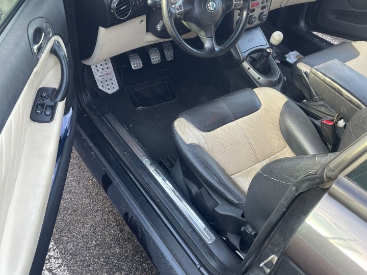 Hitno prodajem Alfu GT 2007. god. reg.