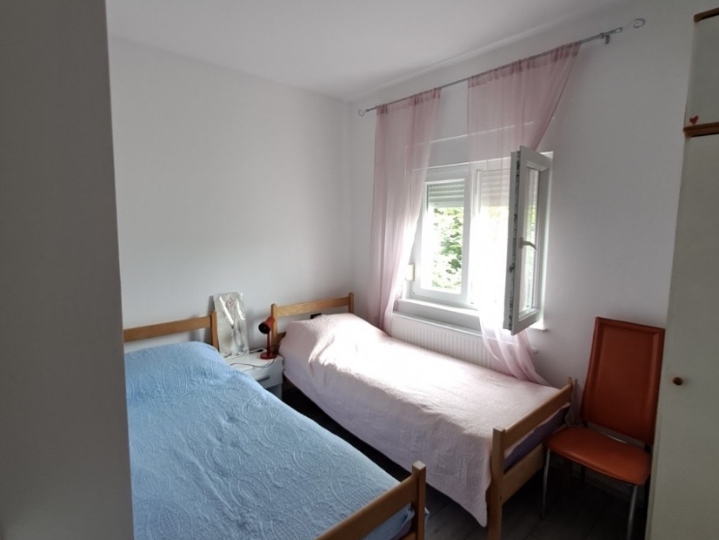 Kreveti na kat ili samostalni.