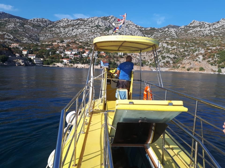 Hitno! Polupodmornica prodaja