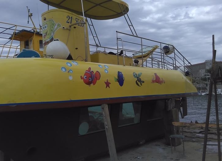 Hitno! Polupodmornica prodaja