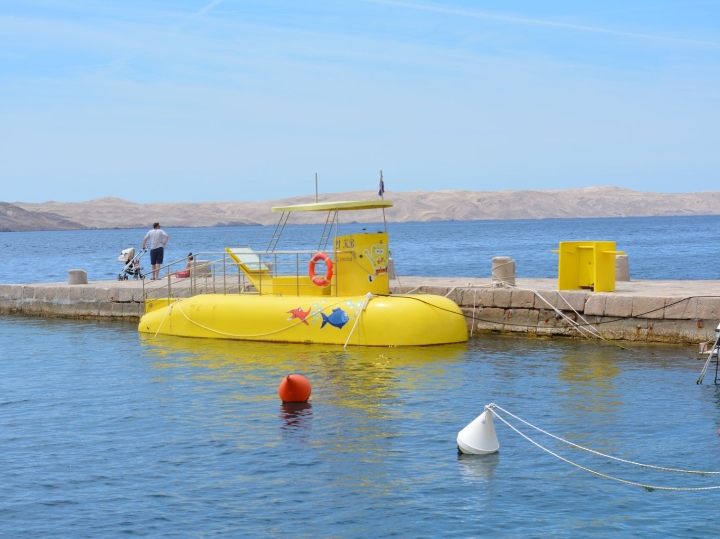 Hitno! Polupodmornica prodaja