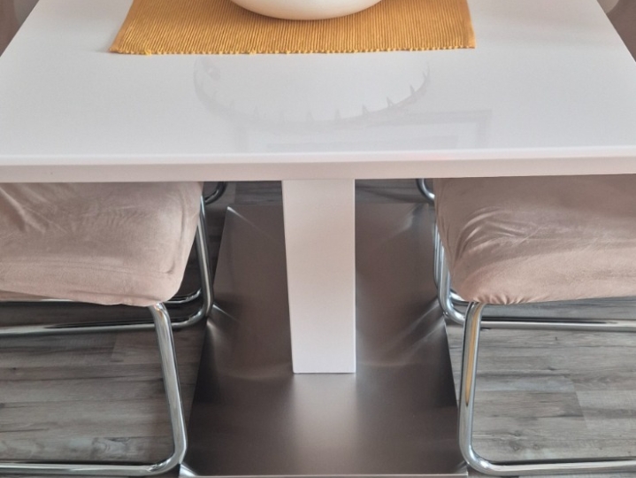 Stol za blagovaonicu