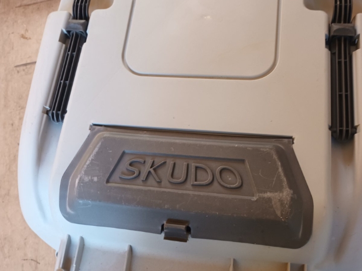 Boks i ležaljka za psa