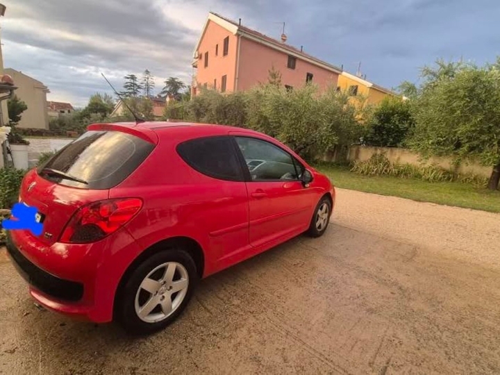 Peugeot 207 1.4 VTI 95KS