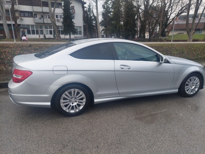 Mercedes Benz 220 C Coupe