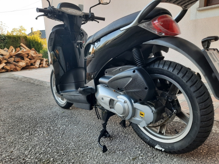 Aprilia Scarabeo 200 cm3, 2010 god.