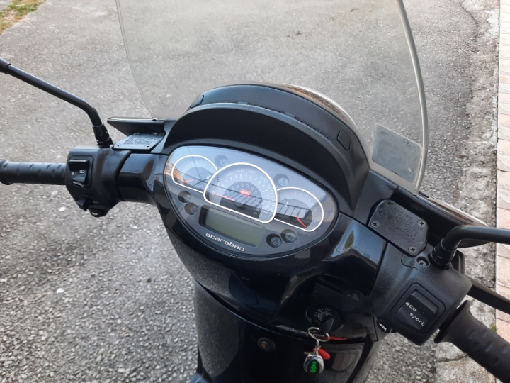 Aprilia Scarabeo 200 cm3, 2010 god.