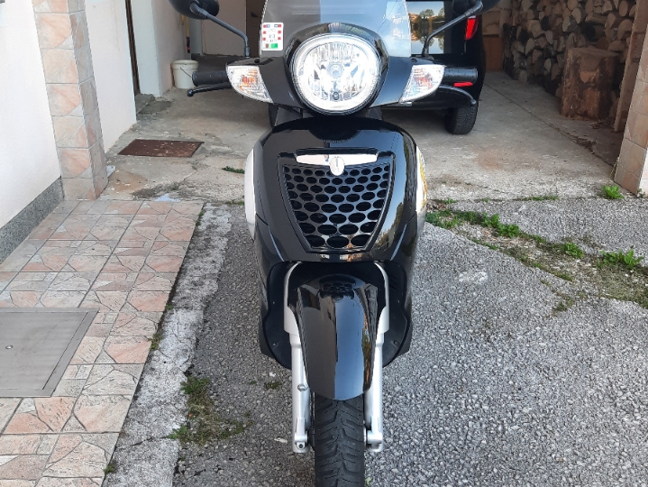 Aprilia Scarabeo 200ie, 2010. g.