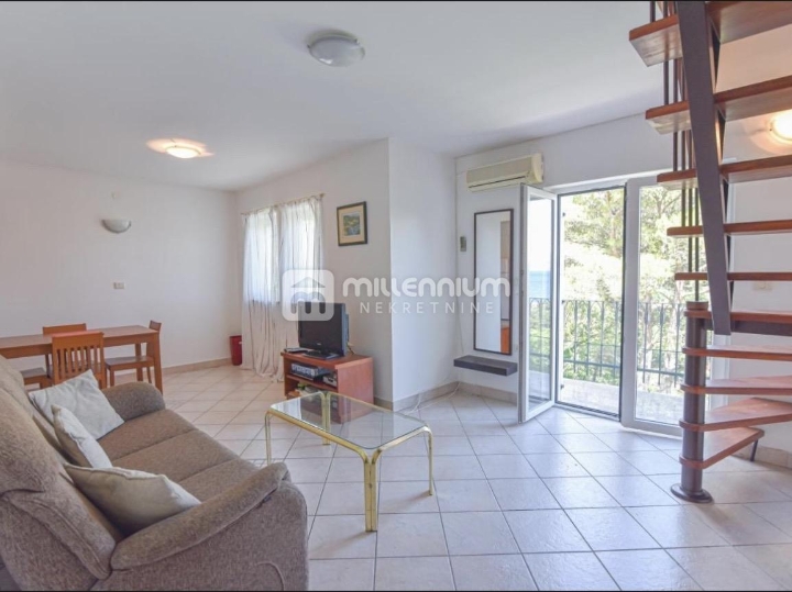 Mošćenička Draga, dvoetažni 2S+DB, balkon, parking