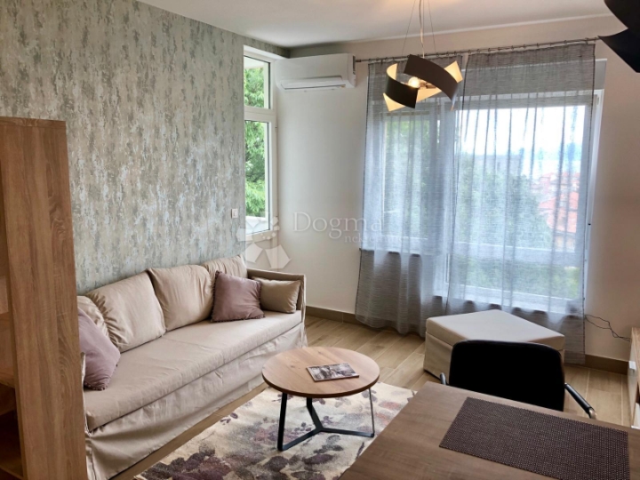 Moderan, funkcionalan 1S stanu s parkingom gotovo u Centru