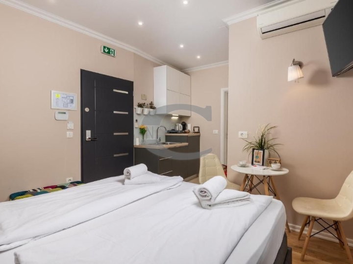 Centar, 1-sobni stan, 400€, samo u Consensusu!