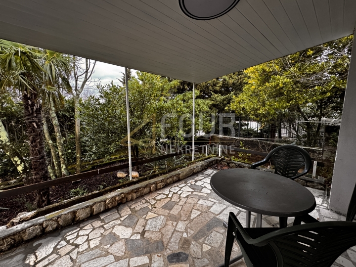 Jadranovo, samostojeća kuća - prizemnica, okućnica, samo kod nas!