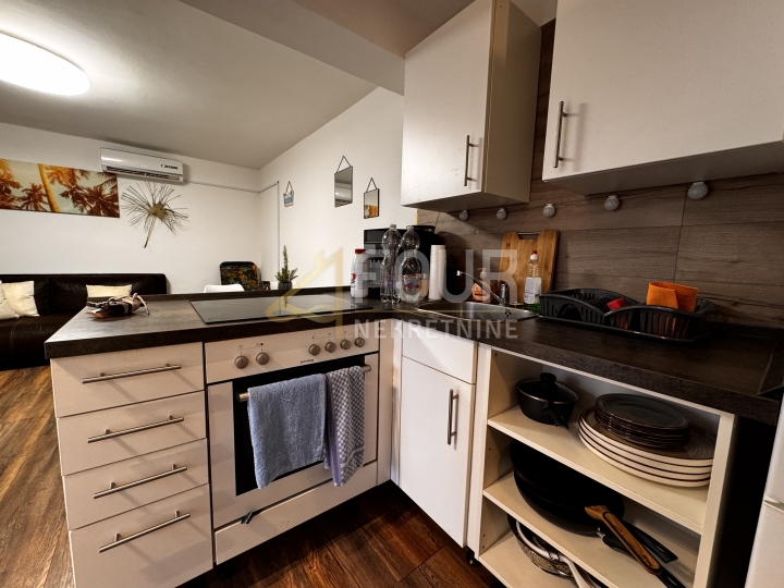 Jadranovo, samostojeća kuća - prizemnica, okućnica, samo kod nas!