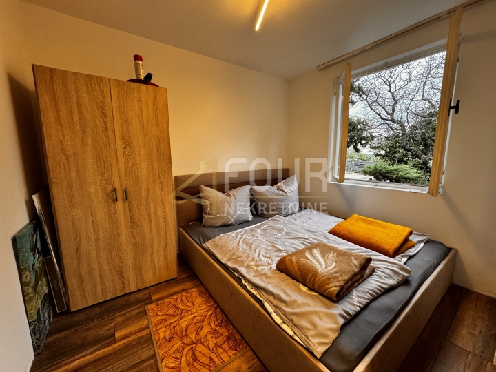 Jadranovo, samostojeća kuća - prizemnica, okućnica, samo kod nas!