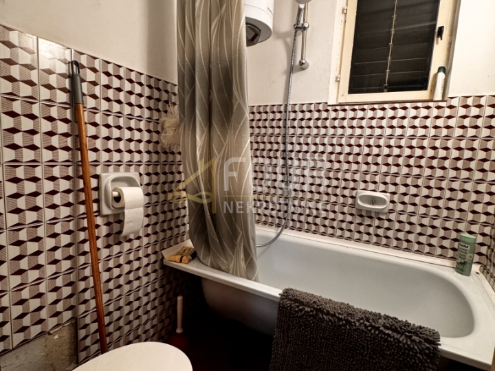 Jadranovo, samostojeća kuća - prizemnica, okućnica, samo kod nas!