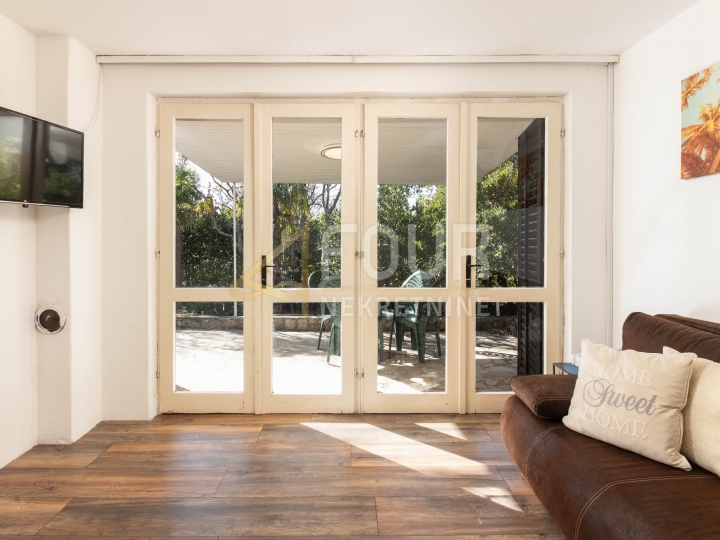 Jadranovo, samostojeća kuća - prizemnica, okućnica, samo kod nas!