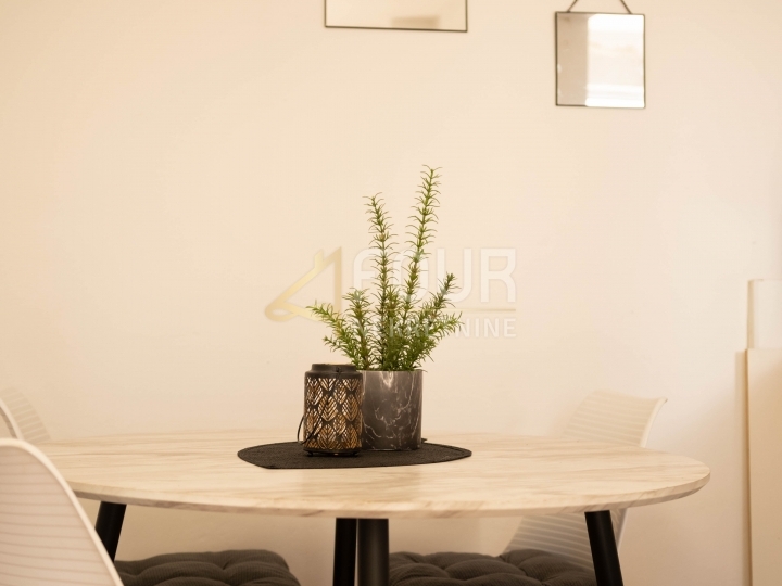 Jadranovo, samostojeća kuća - prizemnica, okućnica, samo kod nas!