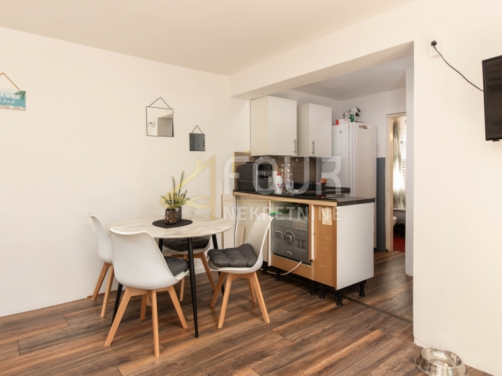 Jadranovo, samostojeća kuća - prizemnica, okućnica, samo kod nas!