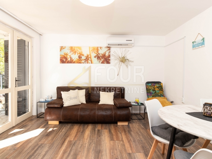 Jadranovo, samostojeća kuća - prizemnica, okućnica, samo kod nas!