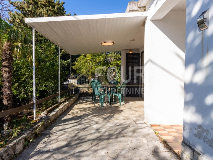 Jadranovo, samostojeća kuća - prizemnica, okućnica, samo kod nas!