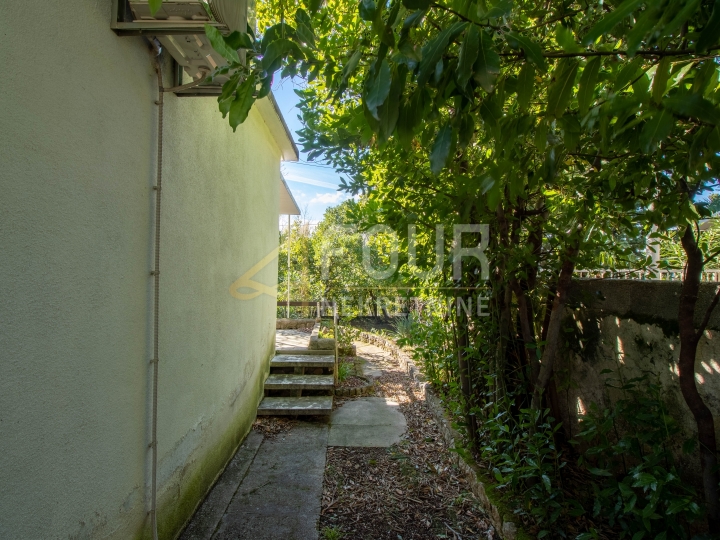 Jadranovo, samostojeća kuća - prizemnica, okućnica, samo kod nas!