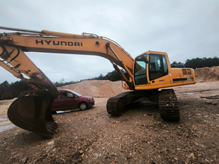 Hyundai 320