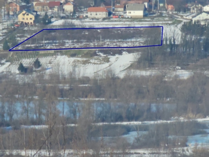 Građevinsko zemljište s voćnjakom