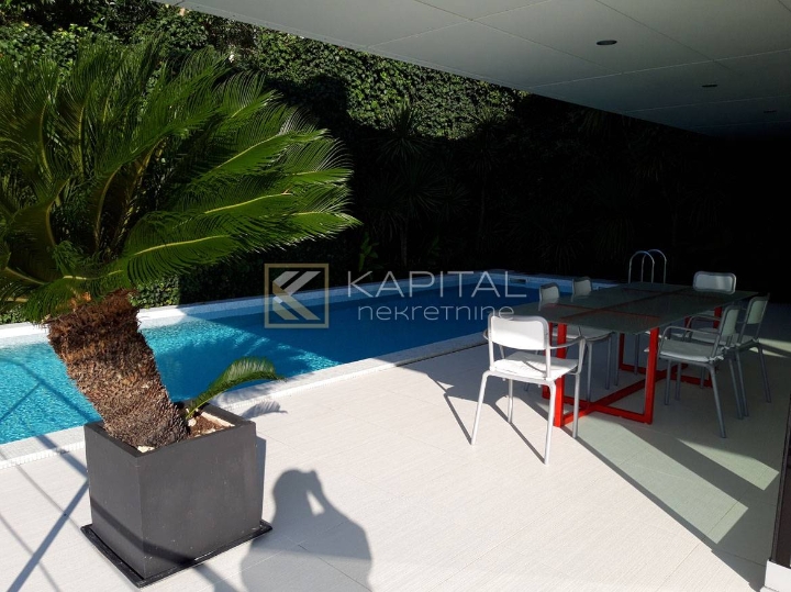 Fantastična villa na samoj obali mora!