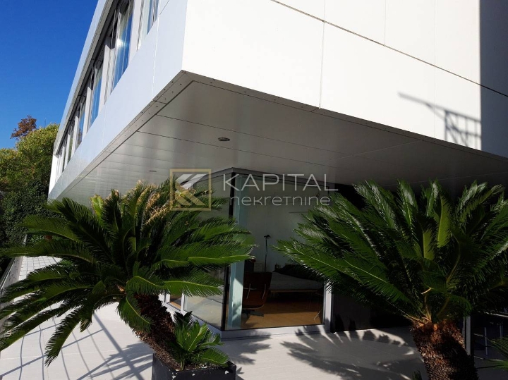 Fantastična villa na samoj obali mora!