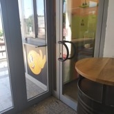 Mini kafić-sendvič bar