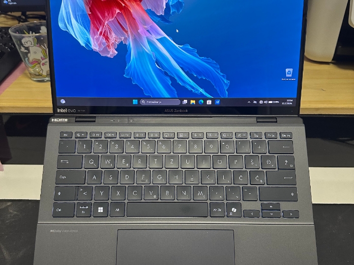 Laptop Asus Zenbook Duo - pro