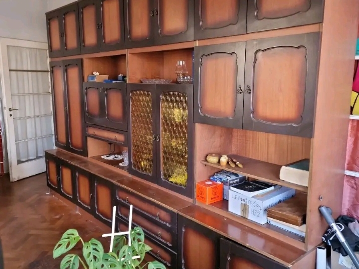 Poklanjamo veliki regal i trosjed