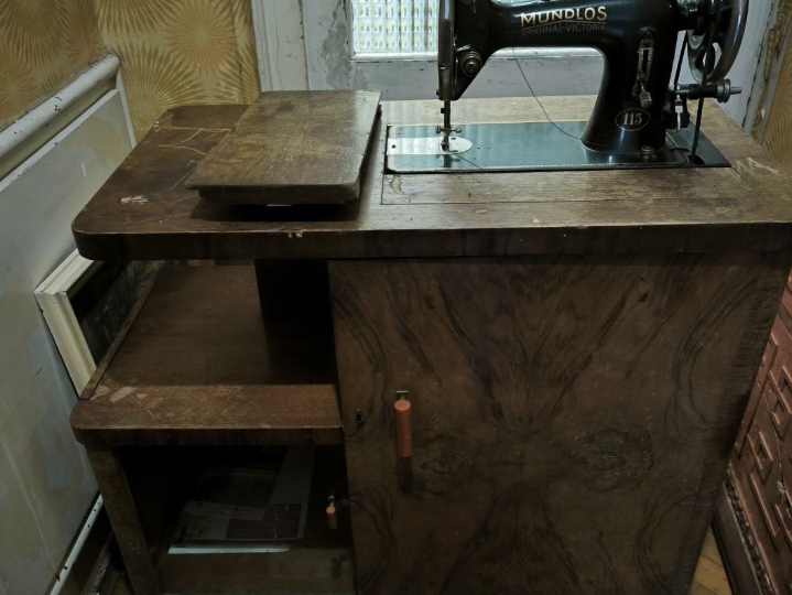 Antikna šivaća mašina Mundlos